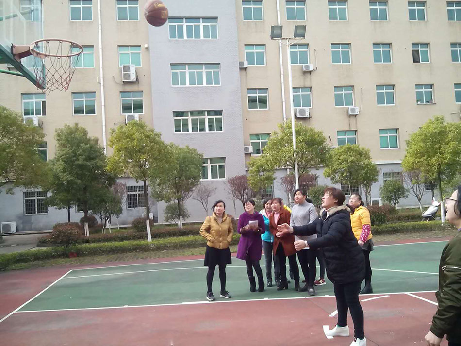 慶三八，春絲女員工投籃球比賽